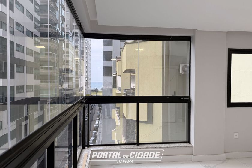 Apartamento &agrave; venda - 102m&sup2; - Meia Praia