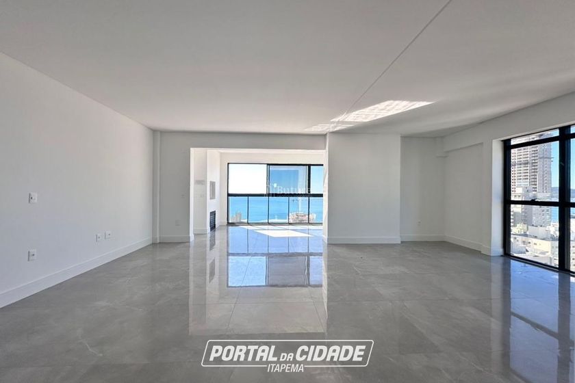 Apartamento &agrave; venda - 198m&sup2; - Meia Praia
