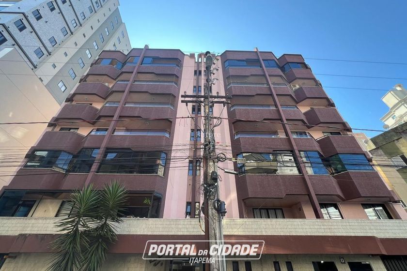 Apartamento &agrave; venda - 160m&sup2; - Meia Praia