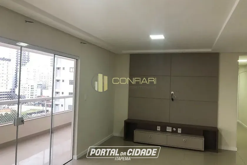 Apartamento &agrave; venda - 145m&sup2; - Meia Praia