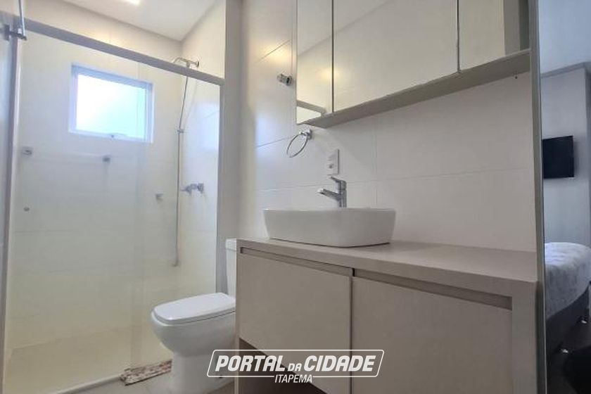 Apartamento para alugar - 128m&sup2; - Meia Praia