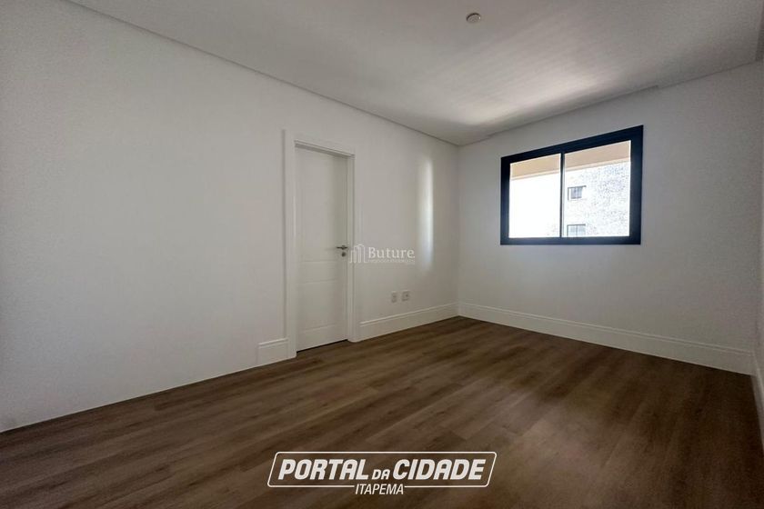 Apartamento &agrave; venda - 185m&sup2; - Meia Praia
