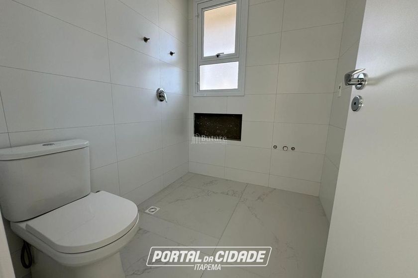 Apartamento &agrave; venda - 130m&sup2; - Meia Praia