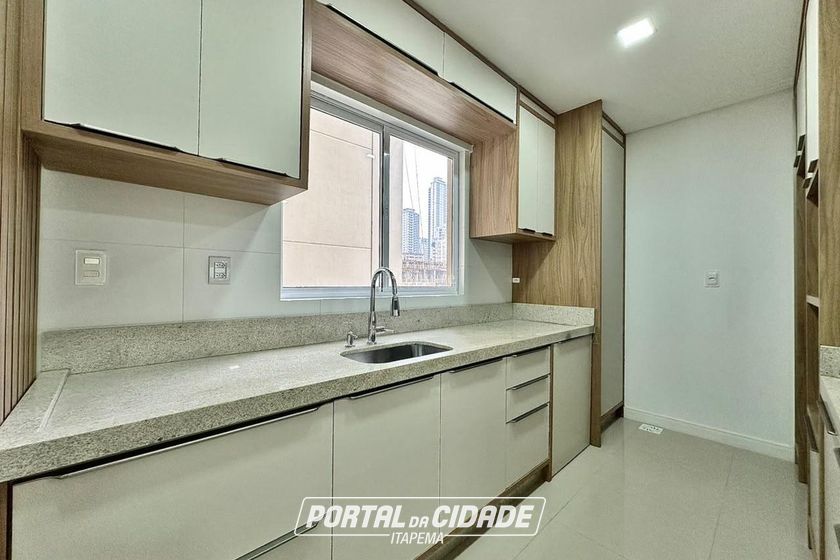 Apartamento &agrave; venda - 95m&sup2; - Meia Praia