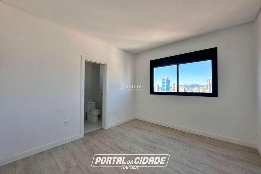 Apartamento &agrave; venda - 198m&sup2; - Meia Praia