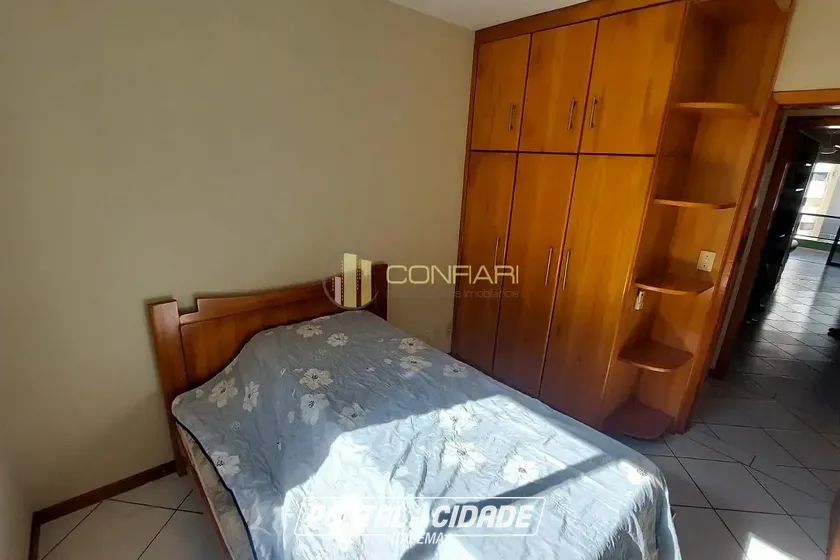 Apartamento para alugar - 163m&sup2; - meia praia