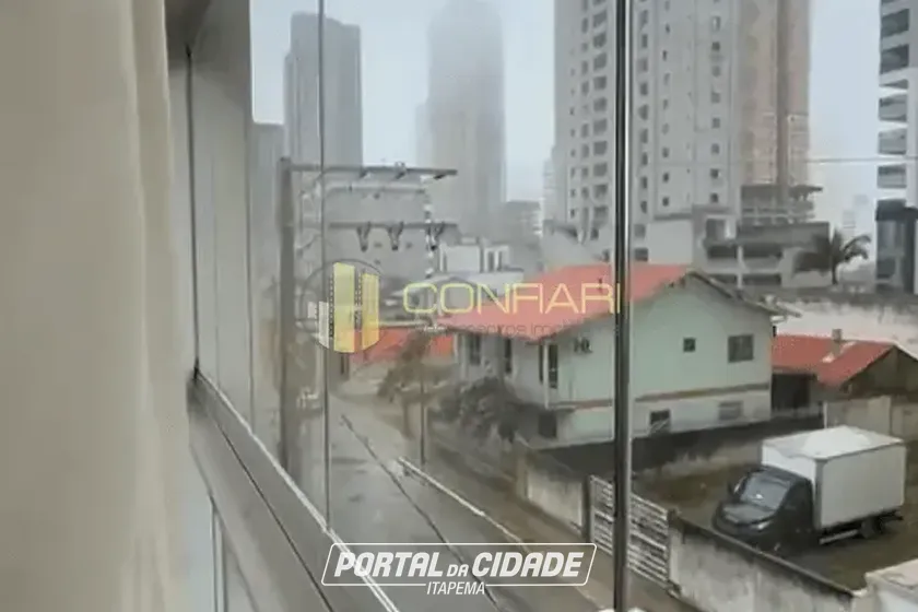 Apartamento para alugar - 95m&sup2; - Meia Praia