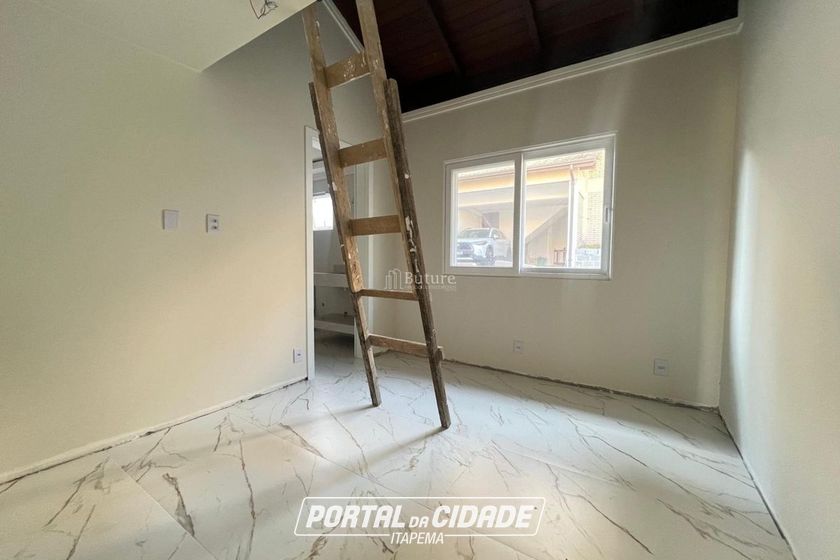 Casa &agrave; venda - 200m&sup2; - Canto da Praia
