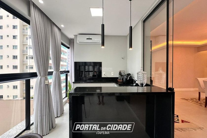 Apartamento &agrave; venda - 165m&sup2; - Meia Praia