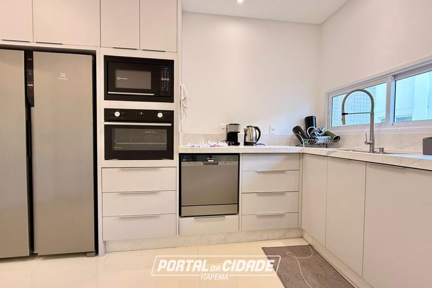 Apartamento &agrave; venda - 180m&sup2; - Meia Praia