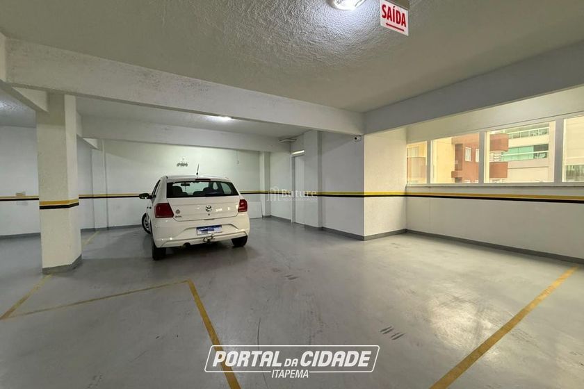 Apartamento &agrave; venda - 120m&sup2; - Meia Praia