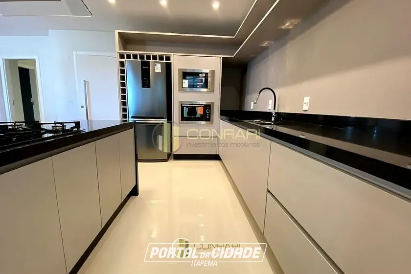Apartamento &agrave; venda - 143m&sup2; - Meia Praia