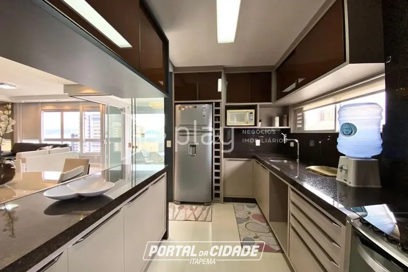 Apartamento &agrave; venda - 145m&sup2; - Meia Praia
