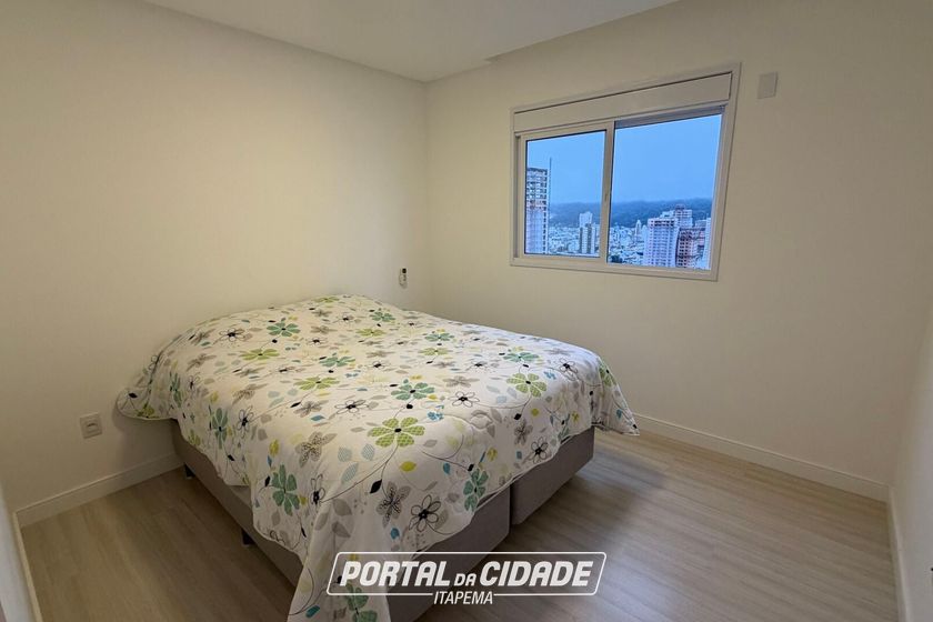 Apartamento para alugar - 115m&sup2; - Meia Praia