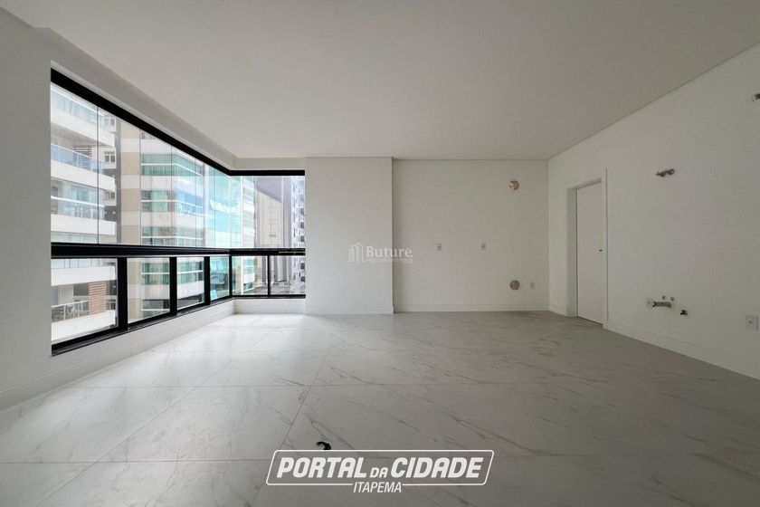 Apartamento &agrave; venda - 129m&sup2; - Meia Praia