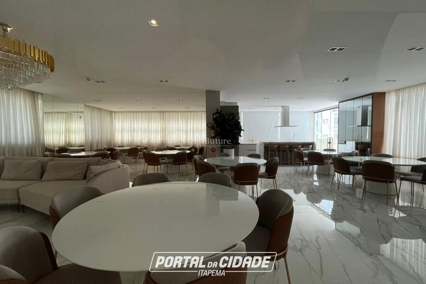 Apartamento &agrave; venda - 137m&sup2; - Meia Praia