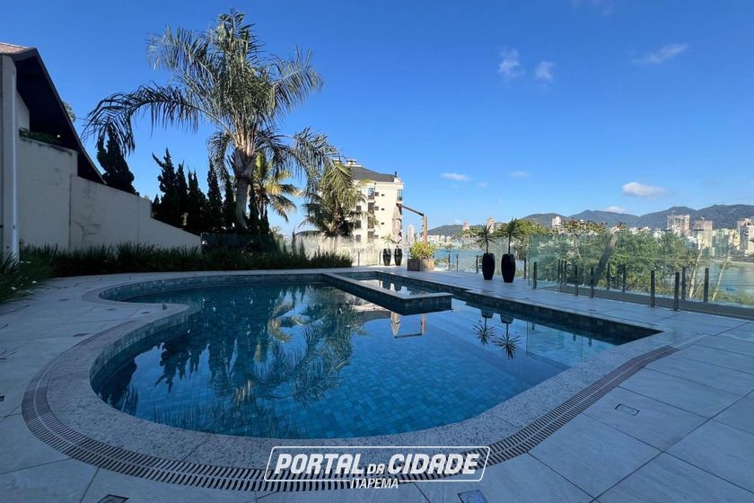 Casa &agrave; venda - 200m&sup2; - Canto da Praia