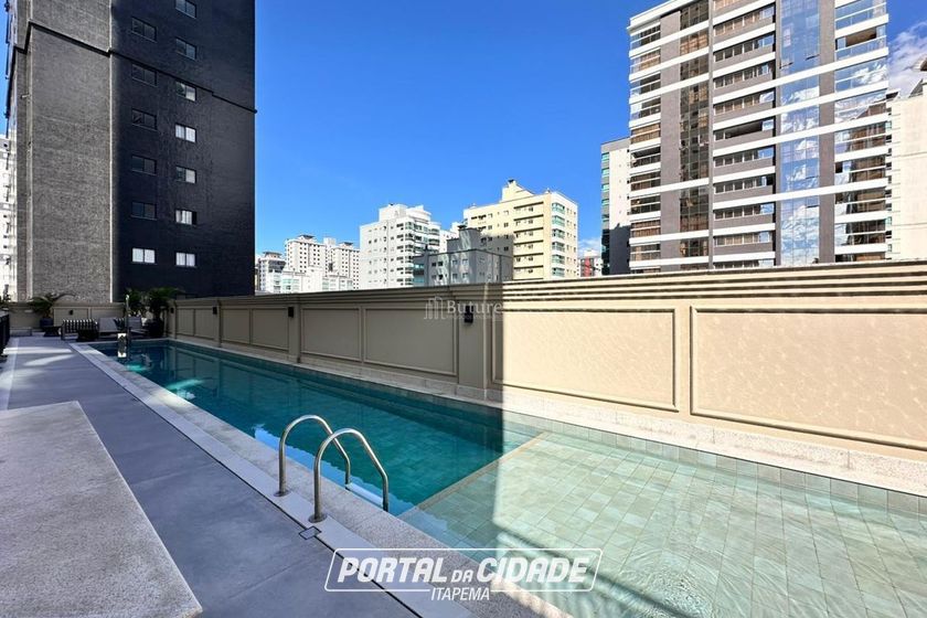 Apartamento &agrave; venda - 185m&sup2; - Meia Praia