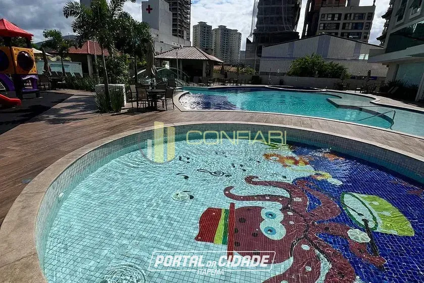 Apartamento &agrave; venda - 117m&sup2; - meia praia