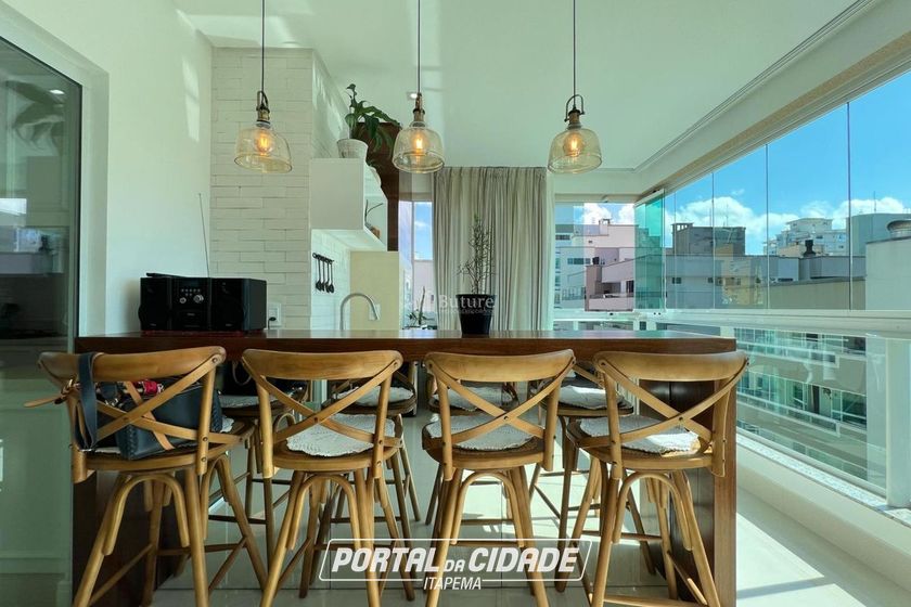 Apartamento &agrave; venda - 171m&sup2; - Meia Praia