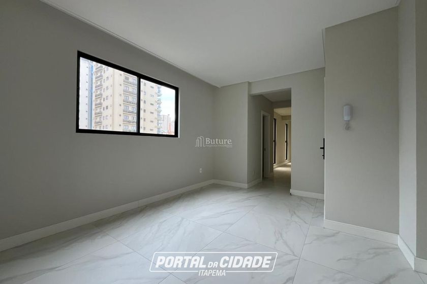Apartamento &agrave; venda - 125m&sup2; - Meia Praia