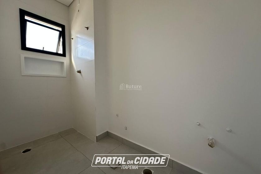 Apartamento &agrave; venda - 95m&sup2; - Meia Praia