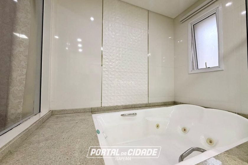 Apartamento &agrave; venda - 170m&sup2; - Meia Praia