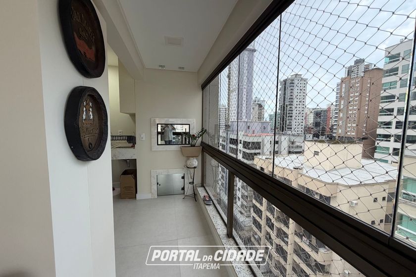 Apartamento &agrave; venda - 109m&sup2; - Meia Praia