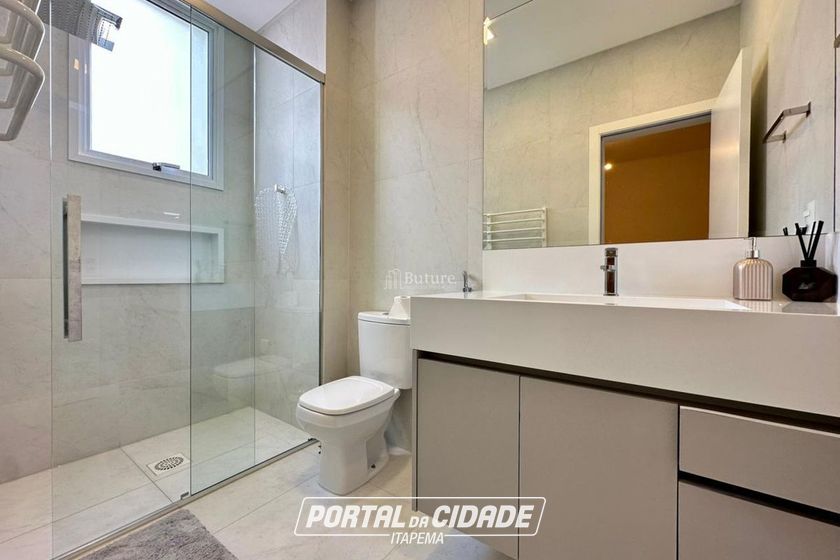 Apartamento &agrave; venda - 190m&sup2; - Meia Praia
