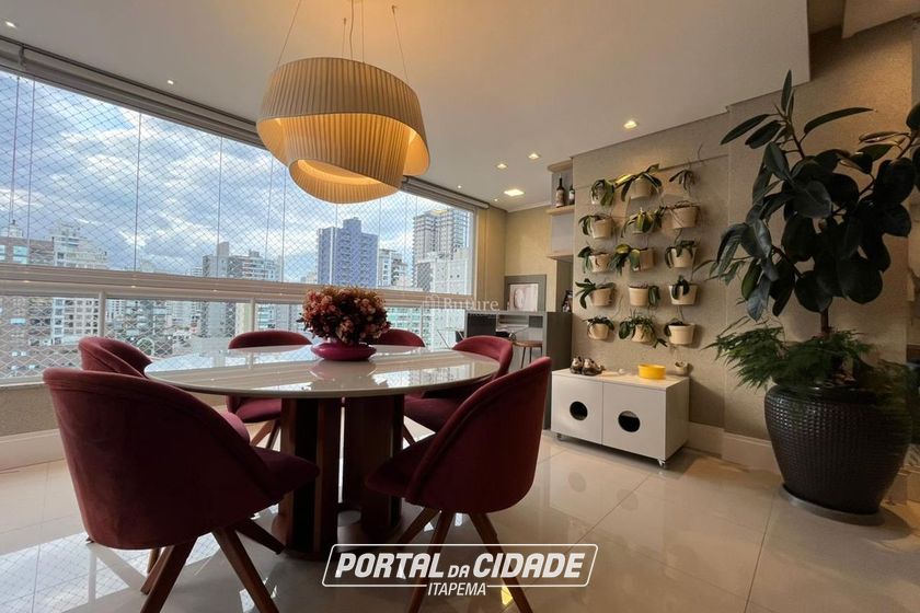 Apartamento &agrave; venda - 145m&sup2; - Meia Praia