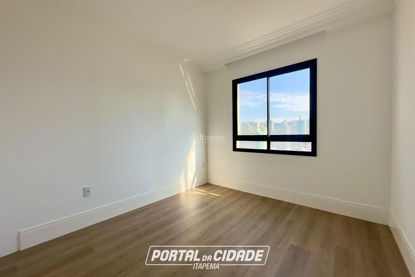 Apartamento &agrave; venda - 180m&sup2; - Meia Praia