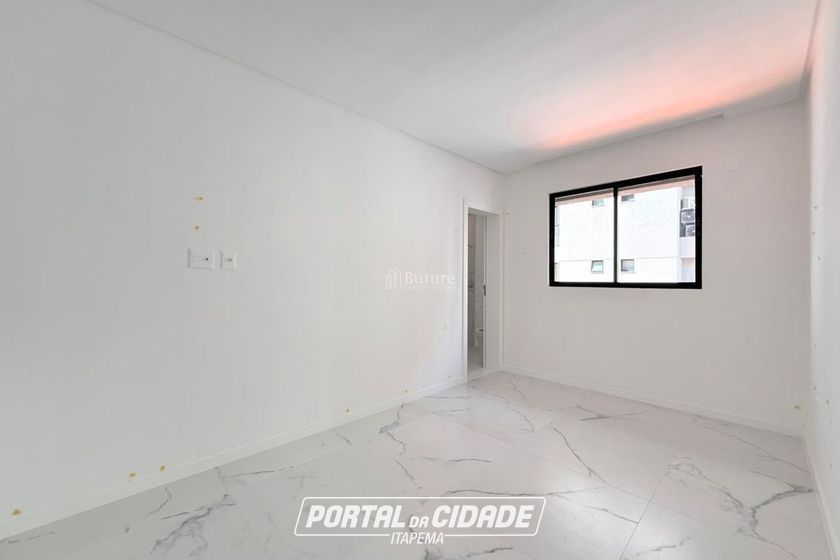 Apartamento &agrave; venda - 160m&sup2; - Meia Praia