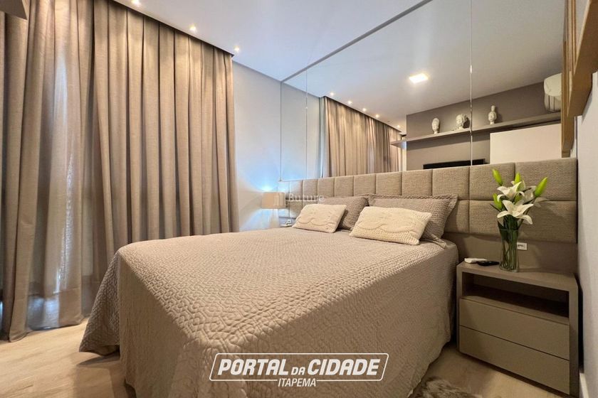Apartamento &agrave; venda - 153m&sup2; - Meia Praia