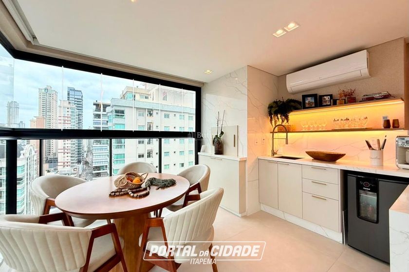 Apartamento &agrave; venda - 182m&sup2; - Meia Praia