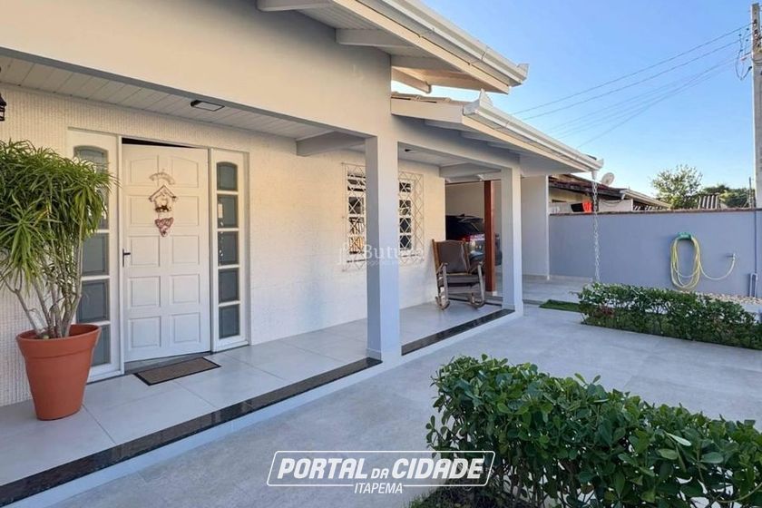Casa &agrave; venda - 300m&sup2; - Cedro
