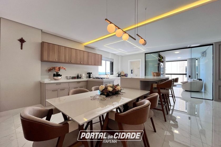 Apartamento &agrave; venda - 185m&sup2; - Meia Praia