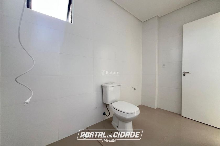 Apartamento &agrave; venda - 106m&sup2; - Meia Praia