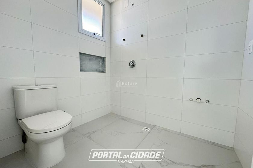 Apartamento &agrave; venda - 130m&sup2; - Meia Praia