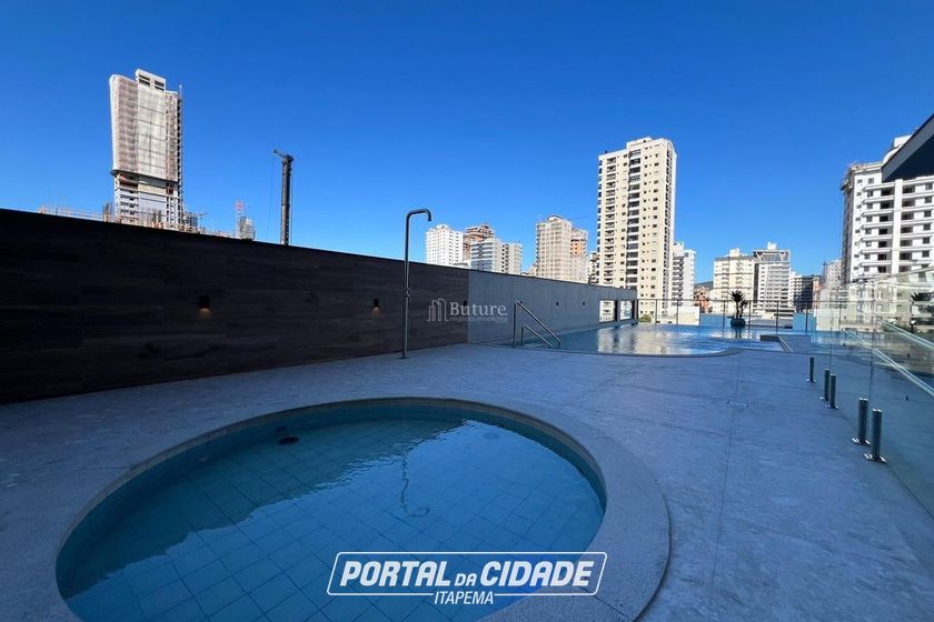 Apartamento &agrave; venda - 123m&sup2; - Meia Praia