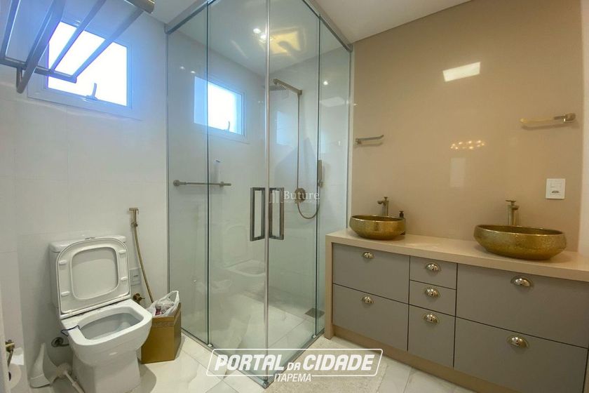Apartamento &agrave; venda - 182m&sup2; - Meia Praia