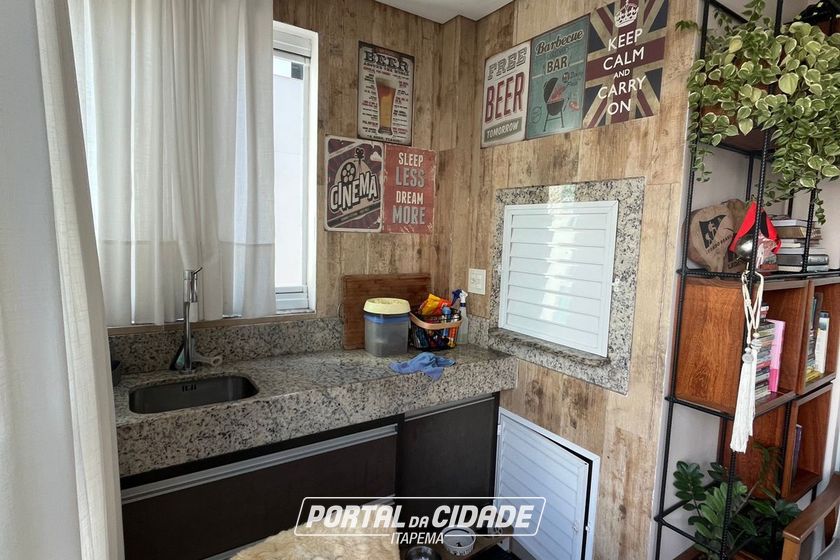 Apartamento &agrave; venda - 120m&sup2; - Meia Praia