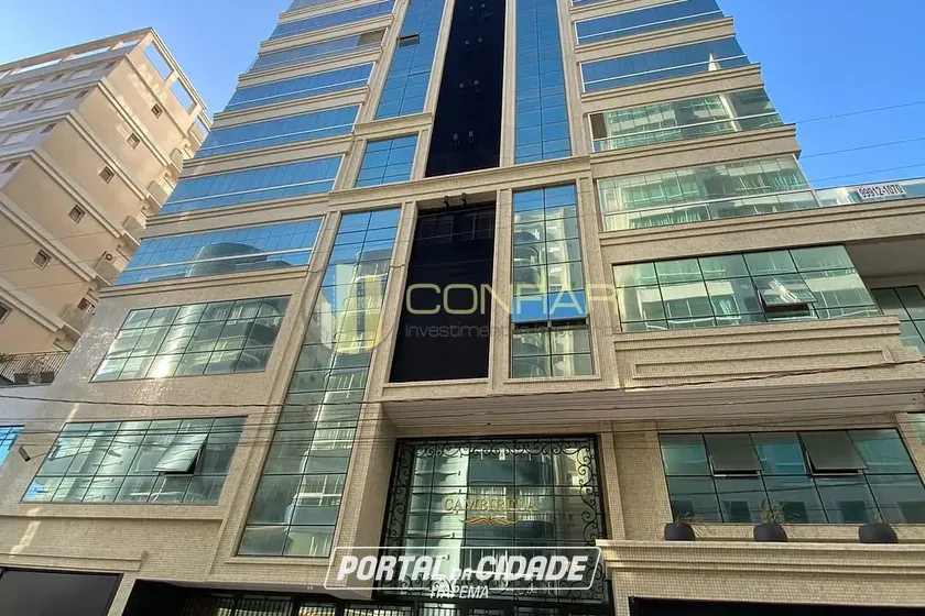 Apartamento &agrave; venda - 140m&sup2; - Meia Praia