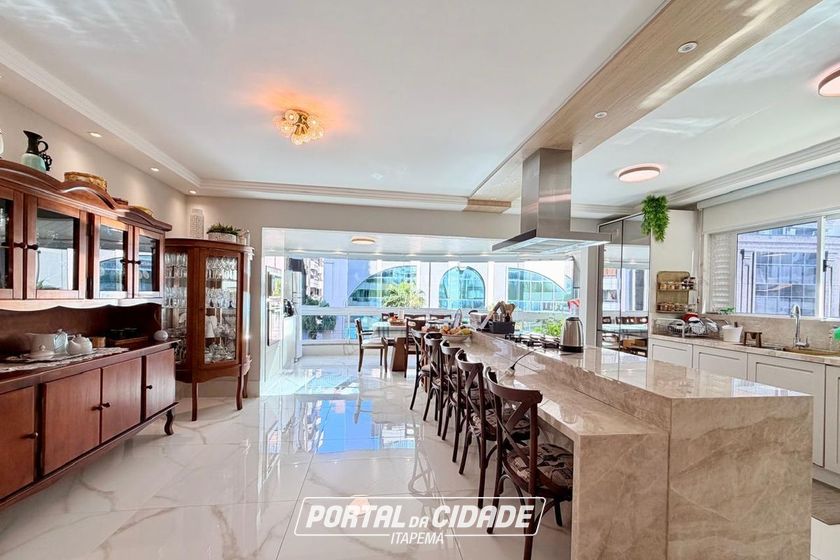 Apartamento &agrave; venda - 176m&sup2; - Meia Praia
