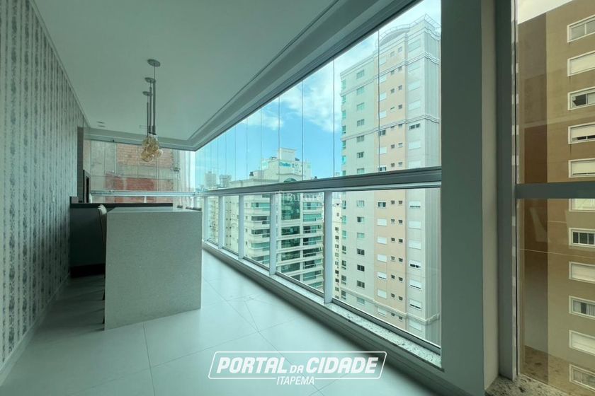 Apartamento &agrave; venda - 141m&sup2; - Meia Praia
