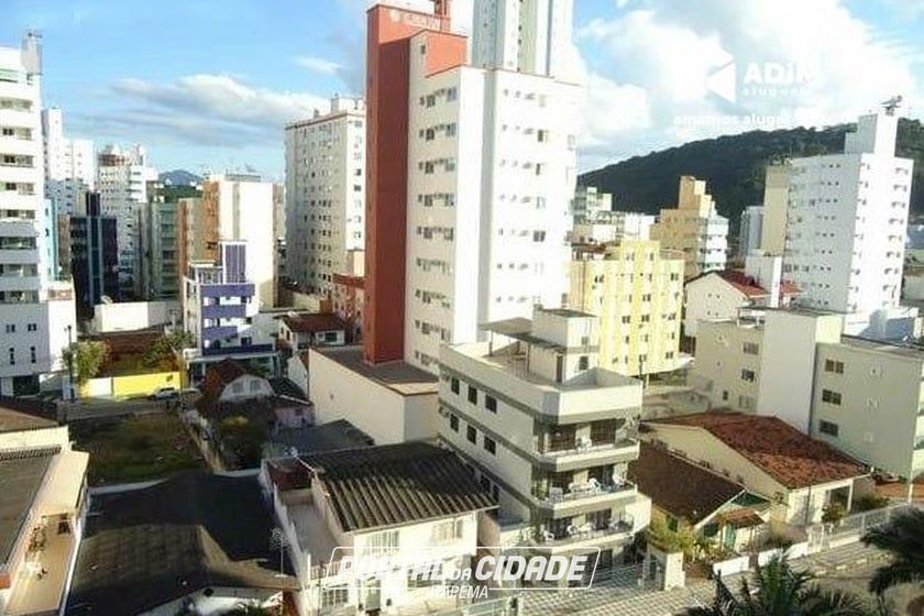 Apartamento para alugar - 121m&sup2; - Centro