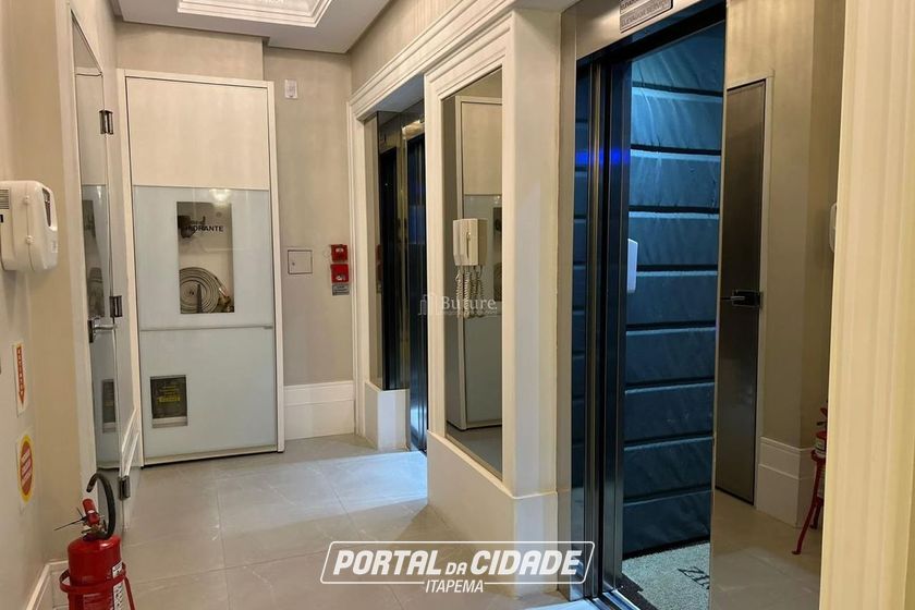 Apartamento &agrave; venda - 142m&sup2; - Meia Praia