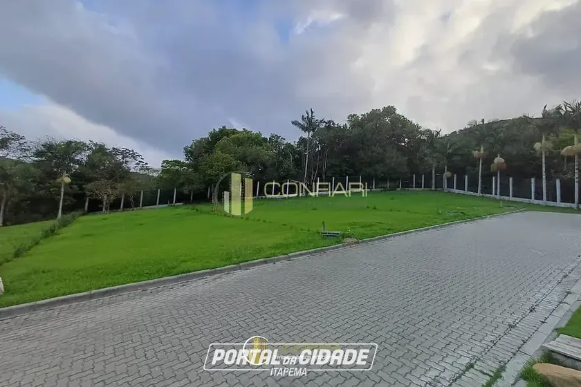 Terreno &agrave; venda - 388m&sup2; - Taquaras