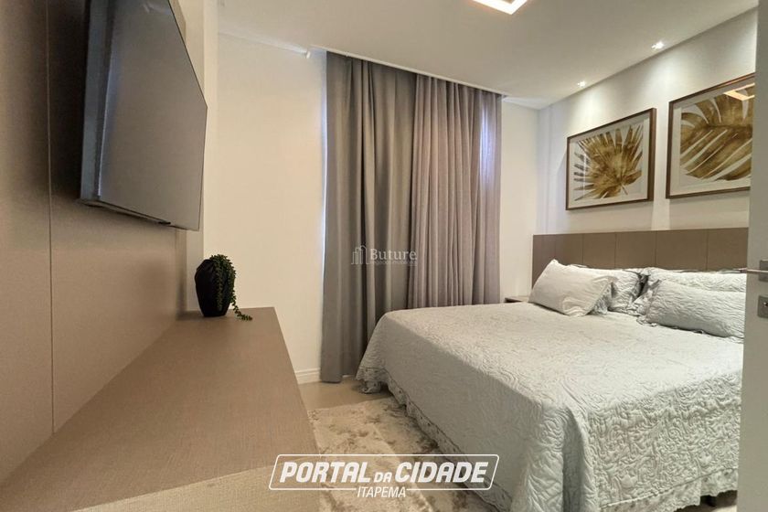 Apartamento &agrave; venda - 130m&sup2; - Meia Praia