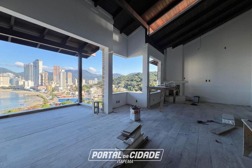 Casa &agrave; venda - 200m&sup2; - Canto da Praia
