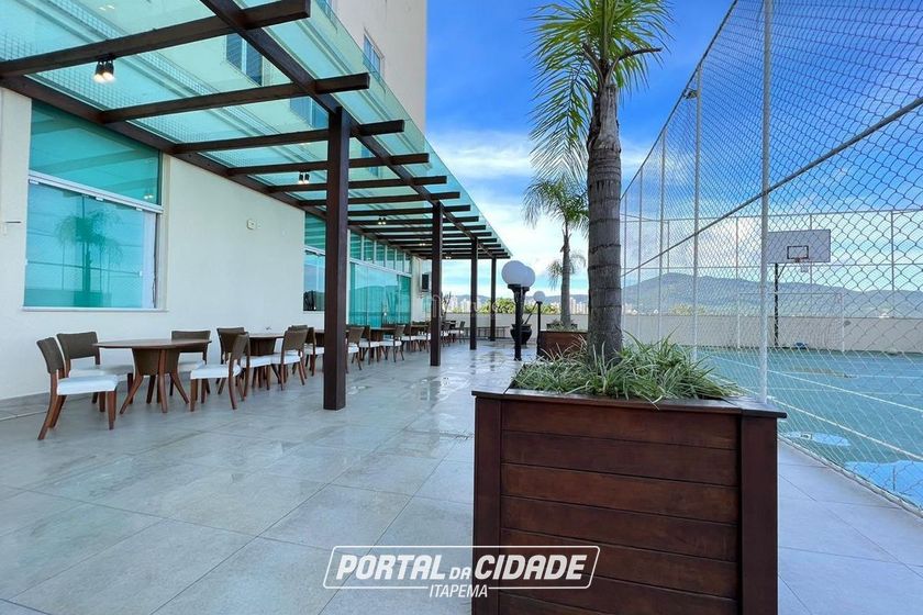 Apartamento &agrave; venda - 135m&sup2; - Meia Praia